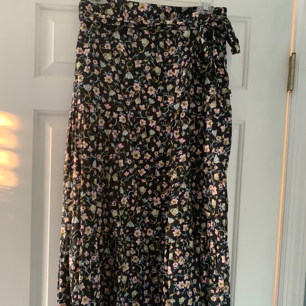 Gently Worn Floral Tiered Maxi Skirt